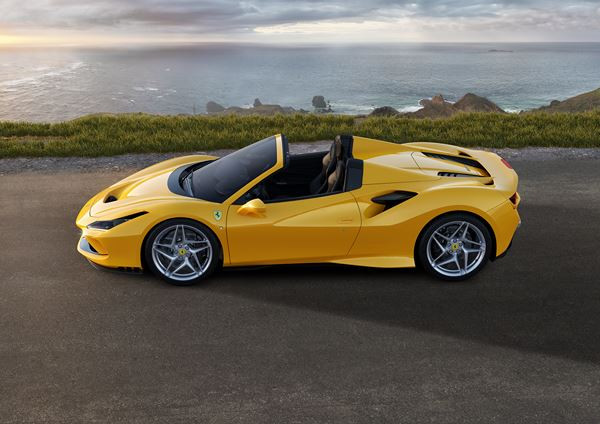 Ferrari F8 Spider: une décapotable à moteur central arrière V8 de 720 ch