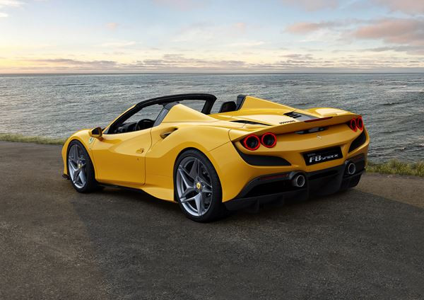 Ferrari F8 Spider: une décapotable à moteur central arrière V8 de 720 ch