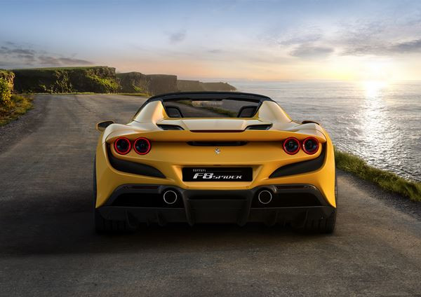 Ferrari F8 Spider: une décapotable à moteur central arrière V8 de 720 ch