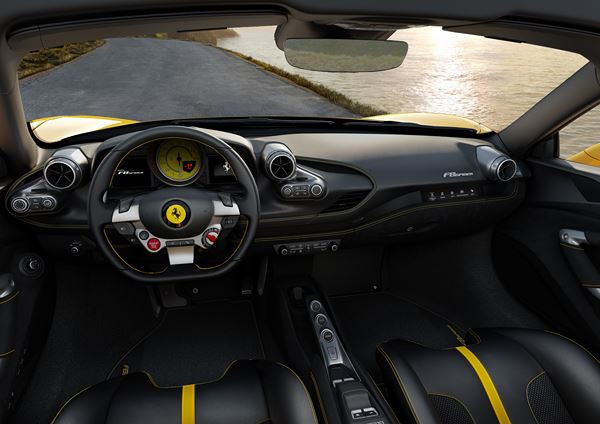 Ferrari F8 Spider: une décapotable à moteur central arrière V8 de 720 ch