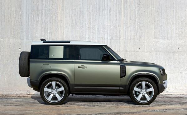 Le Land Rover Defender reprend la piste