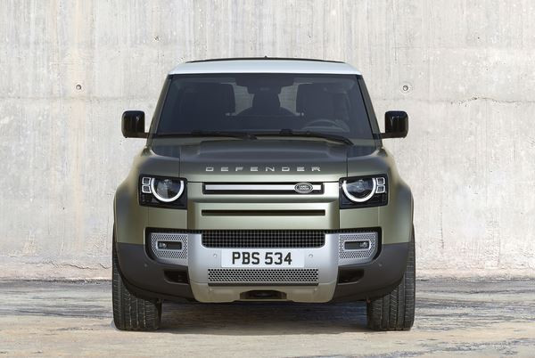 Le Land Rover Defender reprend la piste