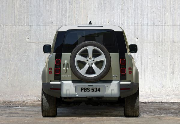 Le Land Rover Defender reprend la piste