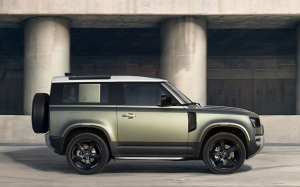 Le Land Rover Defender reprend la piste