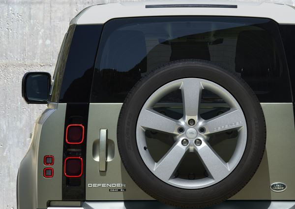 Le Land Rover Defender reprend la piste