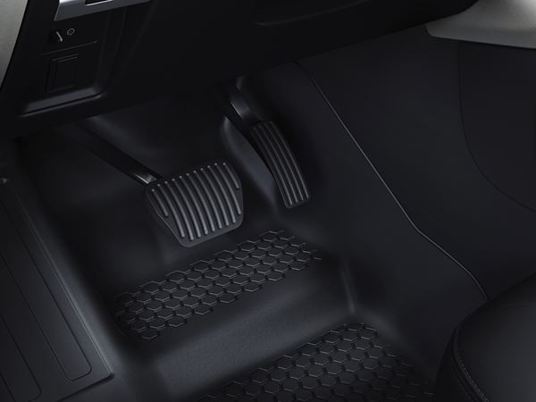 Le Land Rover Defender reprend la piste