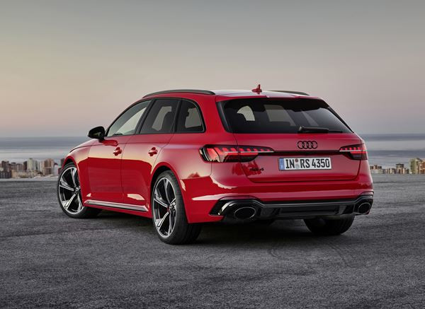 Le break Audi RS 4 Avant V6 bi-turbo délivre 450 ch et 600 Nm de couple