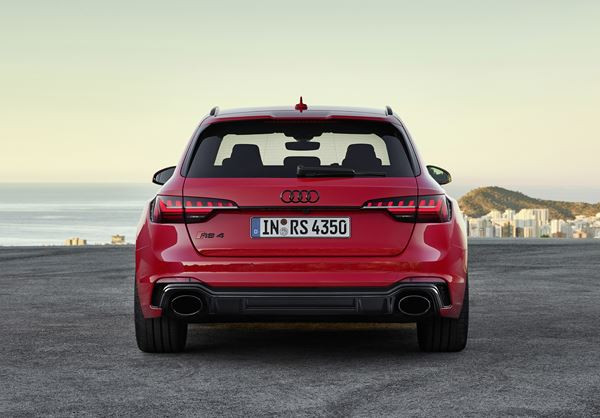 Le break Audi RS 4 Avant V6 bi-turbo délivre 450 ch et 600 Nm de couple