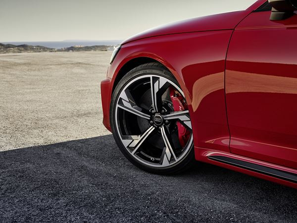 Le break Audi RS 4 Avant V6 bi-turbo délivre 450 ch et 600 Nm de couple