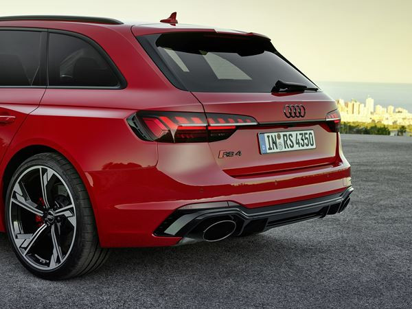 Le break Audi RS 4 Avant V6 bi-turbo délivre 450 ch et 600 Nm de couple