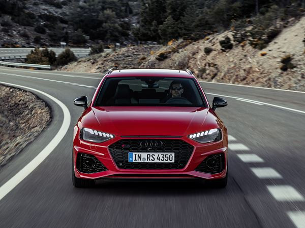 Le break Audi RS 4 Avant V6 bi-turbo délivre 450 ch et 600 Nm de couple