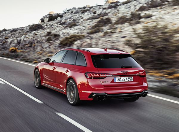 Le break Audi RS 4 Avant V6 bi-turbo délivre 450 ch et 600 Nm de couple