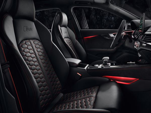 Le break Audi RS 4 Avant V6 bi-turbo délivre 450 ch et 600 Nm de couple