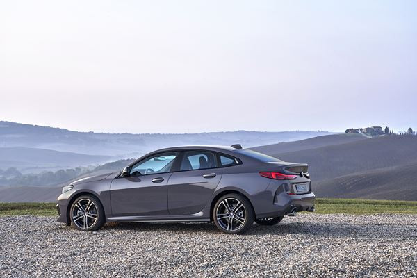 Le coupé quatre portes BMW Série 2 Gran Coupé affiche des lignes sportives