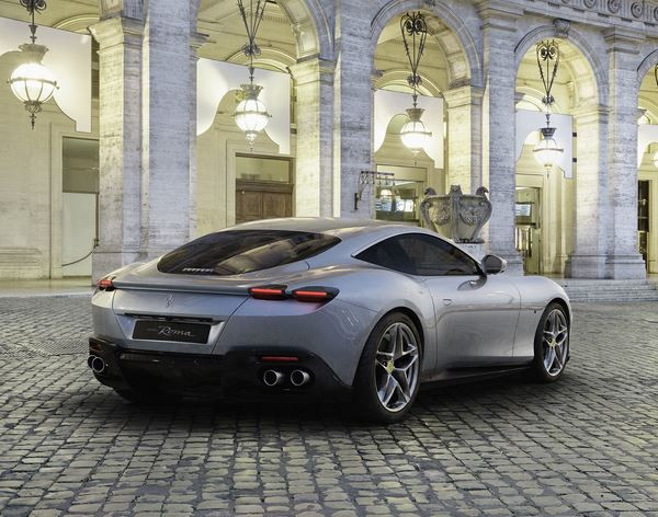 Ferrari Roma : un coupé 2 plus à moteur V8 turbo central avant de 620 ch