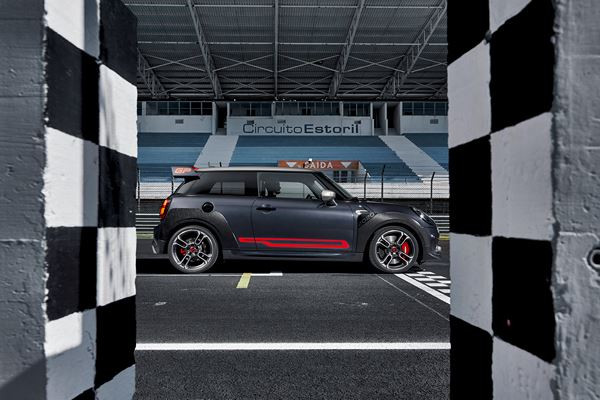 La MINI John Cooper Works GP embarque un moteur quatre cylindres turbo de 306 ch