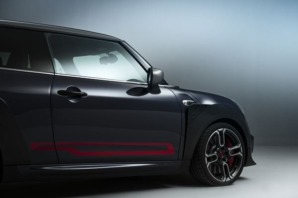La MINI John Cooper Works GP embarque un moteur quatre cylindres turbo de 306 ch