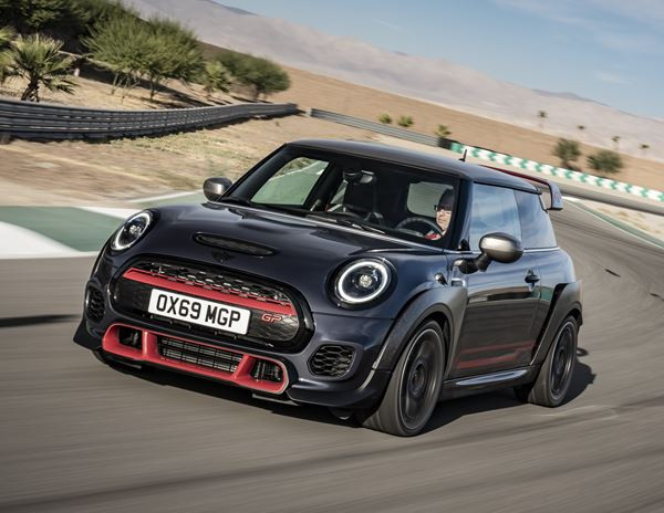 La MINI John Cooper Works GP embarque un moteur quatre cylindres turbo de 306 ch