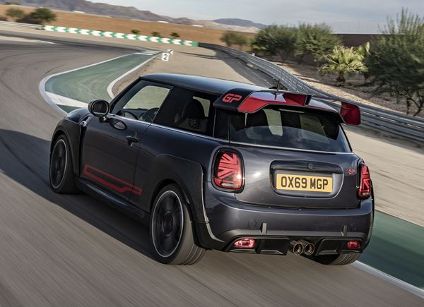 La MINI John Cooper Works GP embarque un moteur quatre cylindres turbo de 306 ch