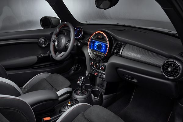 La MINI John Cooper Works GP embarque un moteur quatre cylindres turbo de 306 ch
