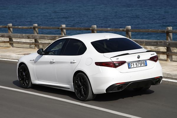 La berline sportive Alfa Romeo Giulia reçoit des améliorations technologiques