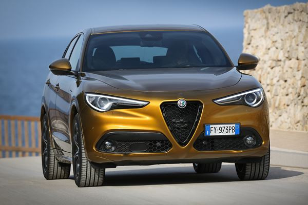 Le SUV sportif Alfa Romeo Stelvio bénéficie d'améliorations technologiques