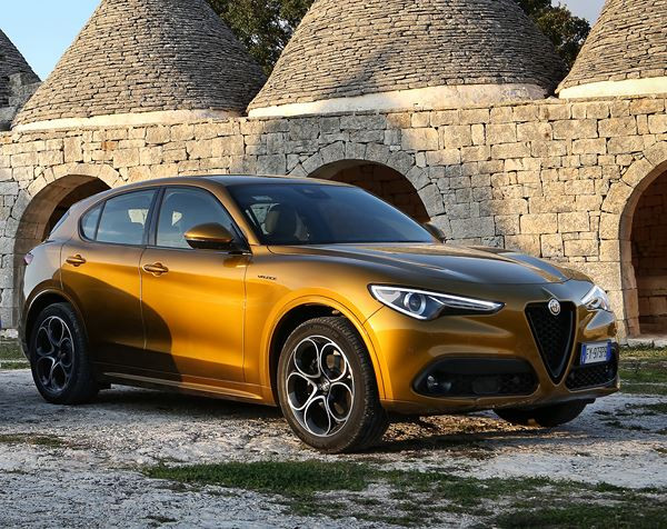 Le SUV sportif Alfa Romeo Stelvio bénéficie d'améliorations technologiques