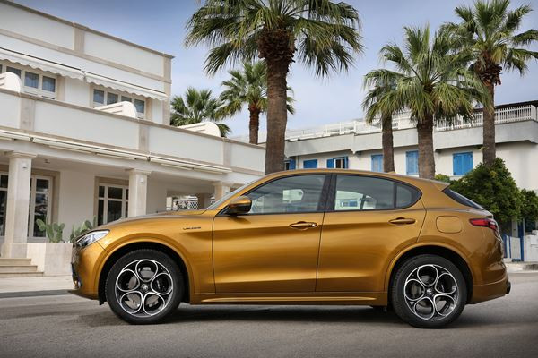 Le SUV sportif Alfa Romeo Stelvio bénéficie d'améliorations technologiques