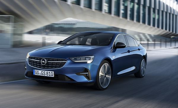 L'Opel Insignia Grand Sport s'offre une face avant plus sportive