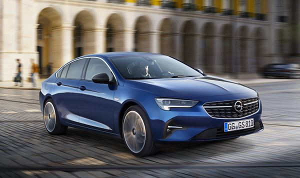 L'Opel Insignia Grand Sport s'offre une face avant plus sportive