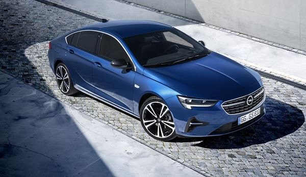 L'Opel Insignia Grand Sport s'offre une face avant plus sportive