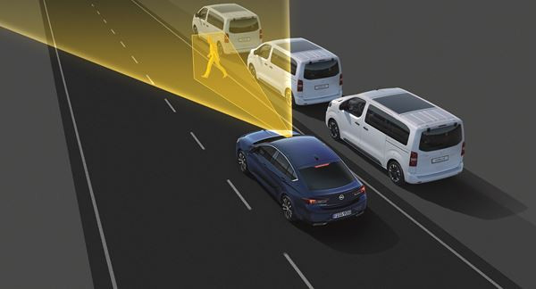 L'Opel Insignia Grand Sport s'offre une face avant plus sportive