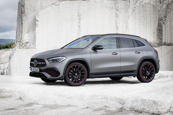 Le SUV compact Mercedes-Benz GLA prend de la hauteur
