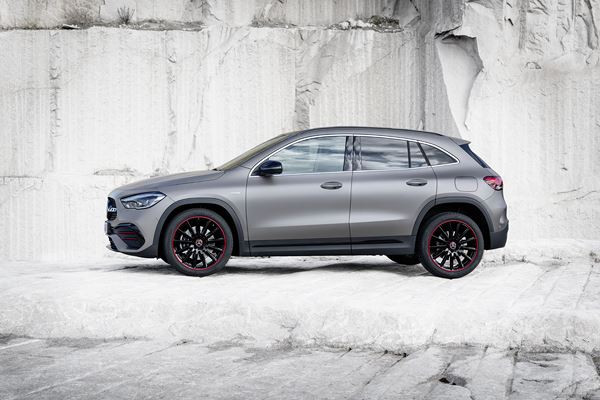 Le SUV compact Mercedes-Benz GLA prend de la hauteur