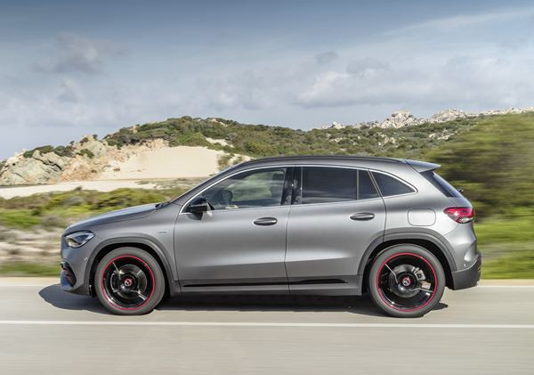 Le SUV compact Mercedes-Benz GLA prend de la hauteur