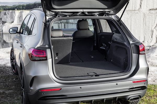 Le SUV compact Mercedes-Benz GLA prend de la hauteur