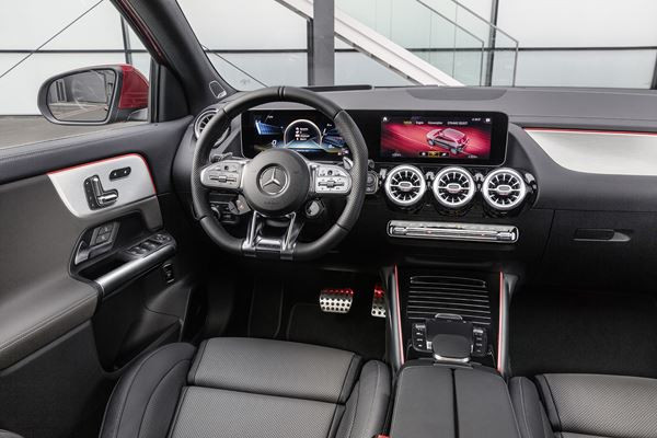 Le Mercedes-AMG GLA 35 4MATIC embarque un moteur turbo 4 cylindres de 306 ch