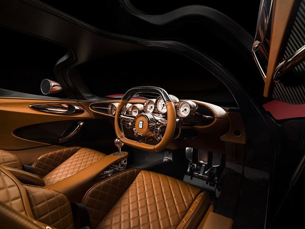 La De Tomaso P72 est propulsée par un V8 de 5.0 litres d'environ 700 ch