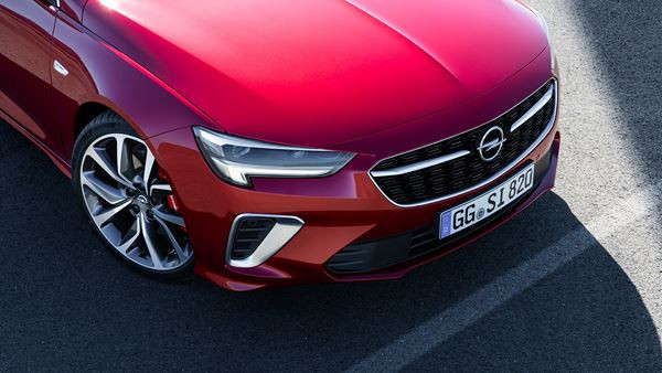 L'Opel Insignia GSi embarque un moteur 2.0 litres turbo et une transmission intégrale