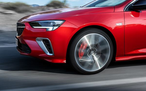 L'Opel Insignia GSi embarque un moteur 2.0 litres turbo et une transmission intégrale