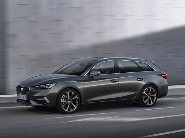 Le break Seat Leon Sportstourer adopte des lignes plus affirmées