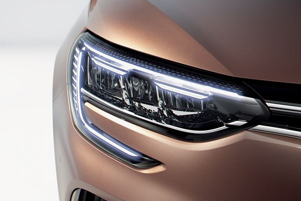 La berline compacte Renault Mégane restylée reçoit des projecteurs LED