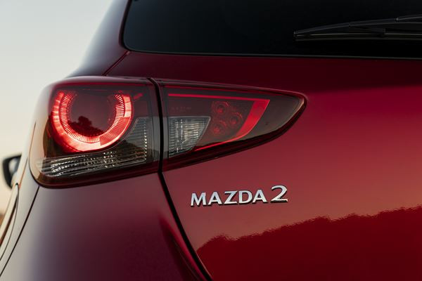 La Mazda 2 restylée adopte les attributs stylistiques du design Kodo