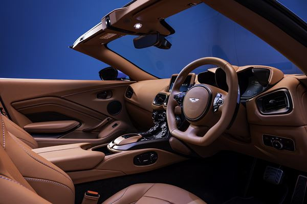 L'Aston Martin Vantage Roadster rejoint le coupé