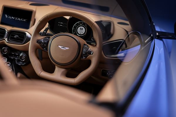 L'Aston Martin Vantage Roadster rejoint le coupé