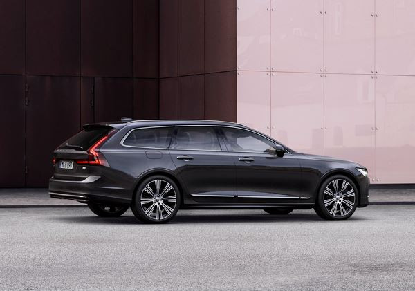 Le grand break Volvo V90 s'offre un design très légèrement revisité