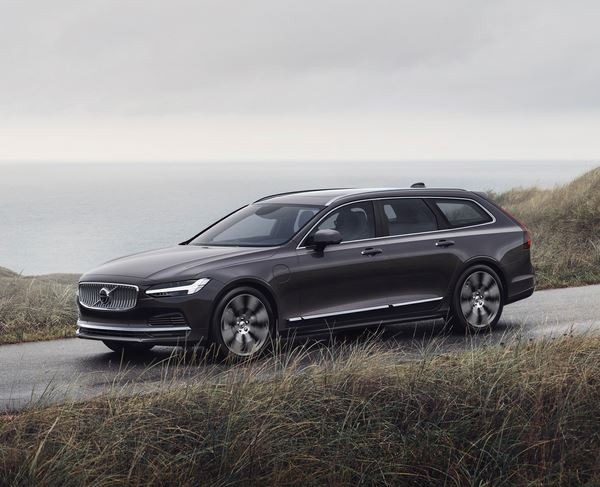 Le grand break Volvo V90 s'offre un design très légèrement revisité