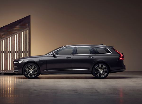 Le grand break Volvo V90 s'offre un design très légèrement revisité