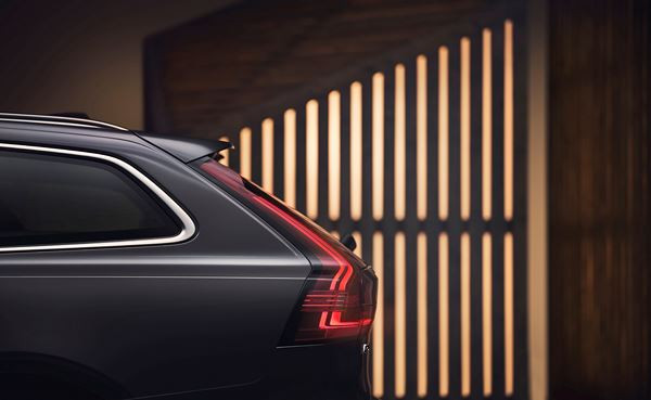 Le grand break Volvo V90 s'offre un design très légèrement revisité