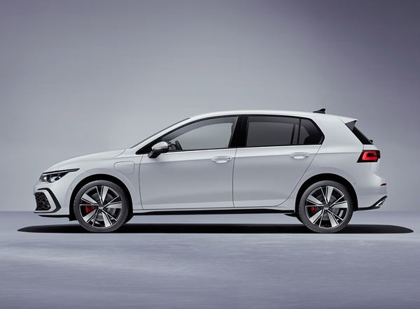 La compacte hybride rechargeable Volkswagen Golf GTE débite 245 ch et 400 Nm